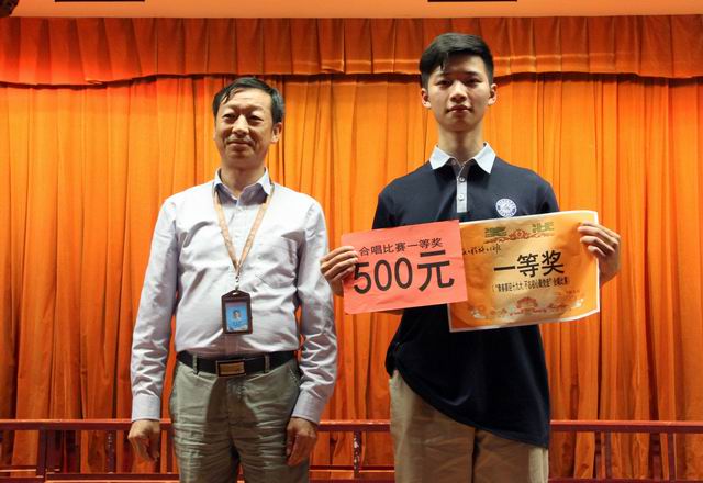 調整大小 10、吳良照書(shū)記給獲得一等獎的代表隊頒獎.jpg