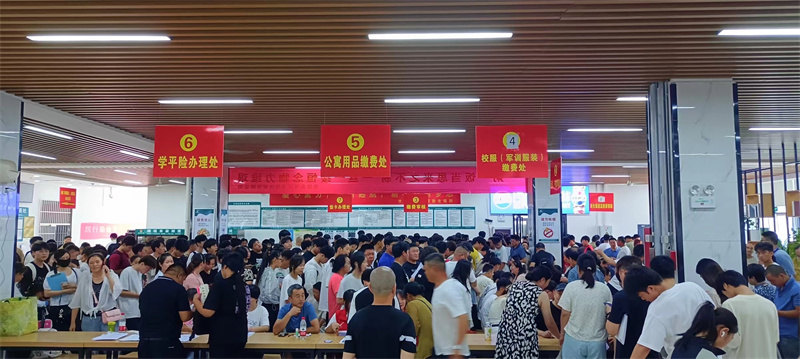 新生報到現場(chǎng) (7).jpg 新生報到現場(chǎng) (7).jpg